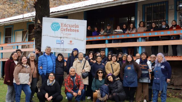 Escuela de Orfebres de Coya recibió visita de taller laboral de orfebrería y telar de la comuna de Navidad